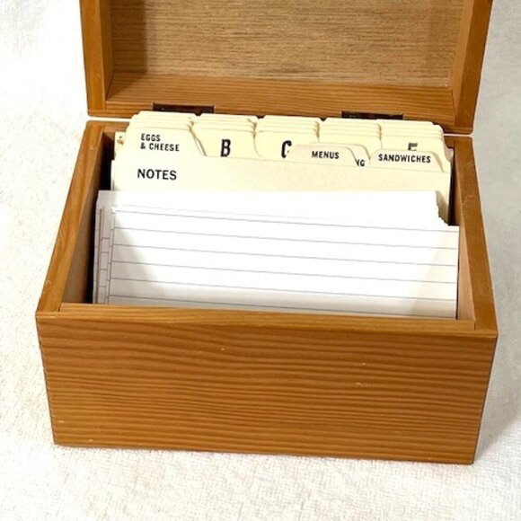 Wooden recipe holder/box with pet theme. - Picture 5 of 6